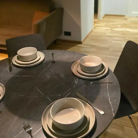 Raatuse Street With Parking Apartman