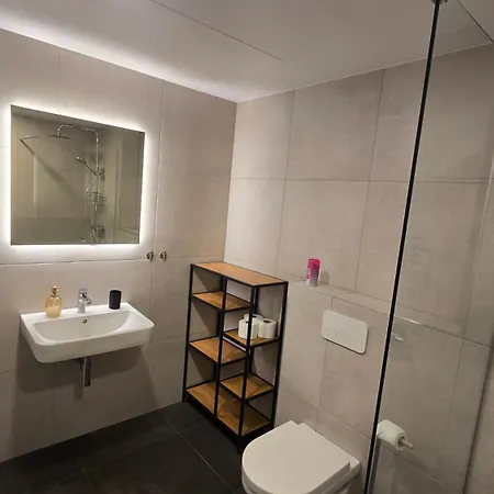 Raatuse Street With Parking Apartman